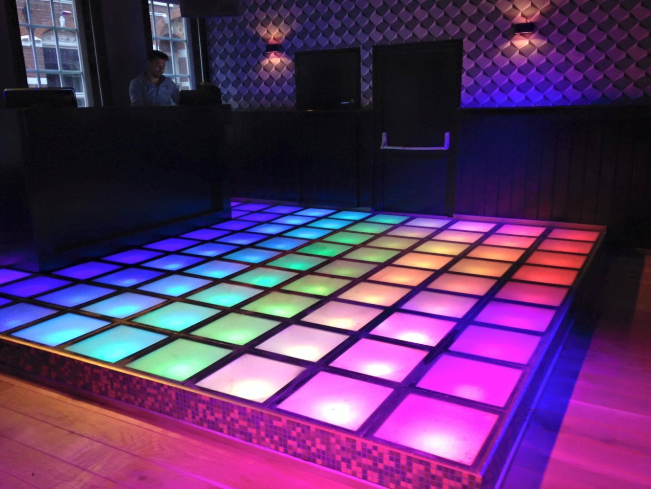 Visserstraat bruist met komst Ameezing en Rewind Stappen & Shoppen Breda